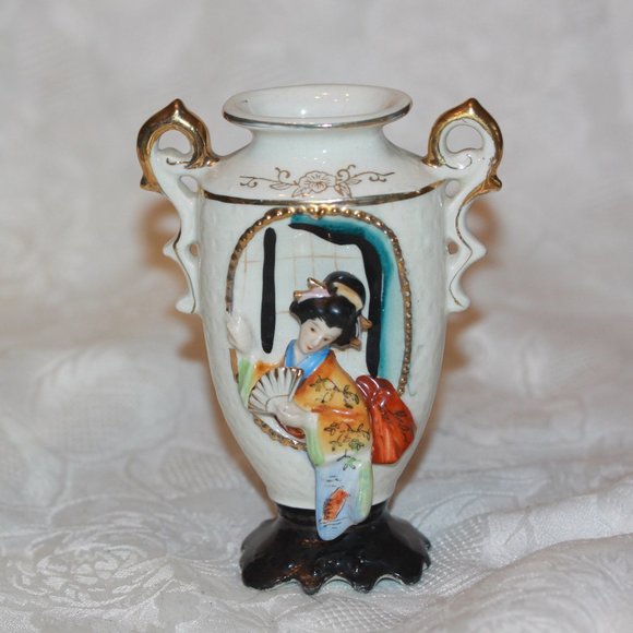 Vintage 3 Dimensional Oriental VASE Okara China Made in Japan  Unusual piece - Picture 1 of 5